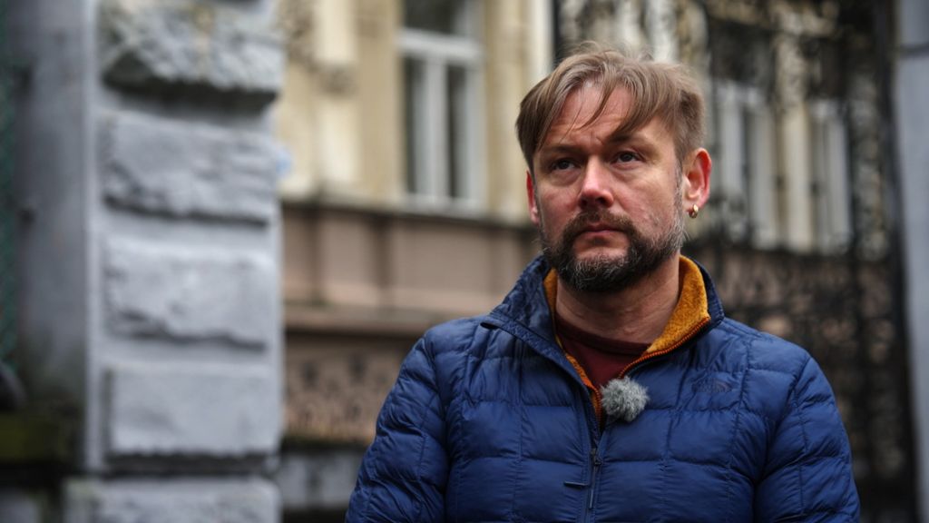 Foto: Man die in Lviv heel gezin verloor, wil dat Russen betalen