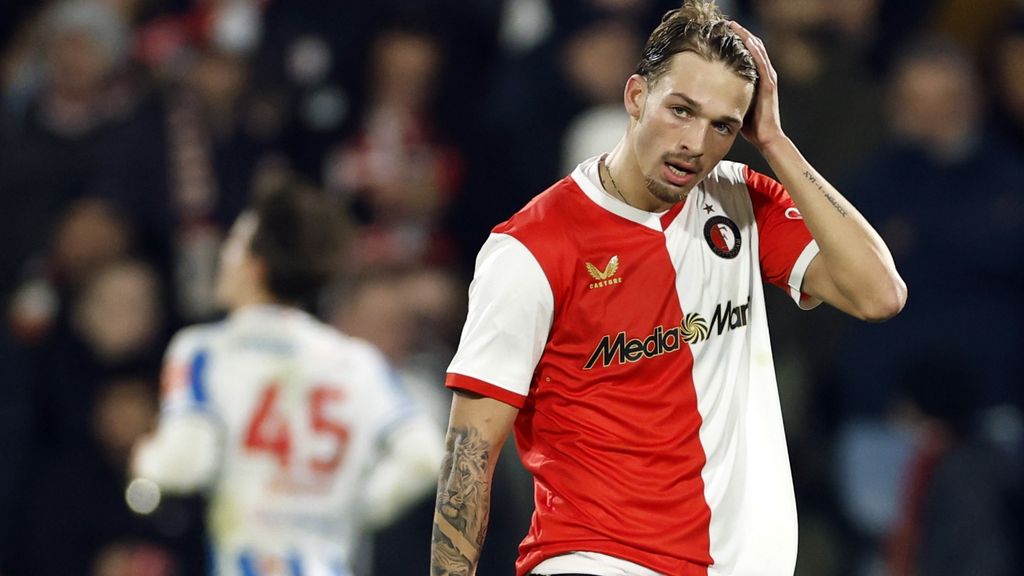 Feyenoord uitgeschakeld door Heerenveen • Van Persie ziet slechte reeks doorgaan
