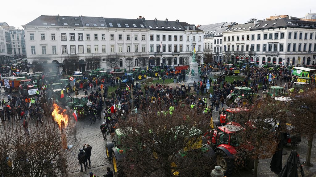 EUと南米の貿易協定を理由にブリュッセルで大規模農家が抗議活動