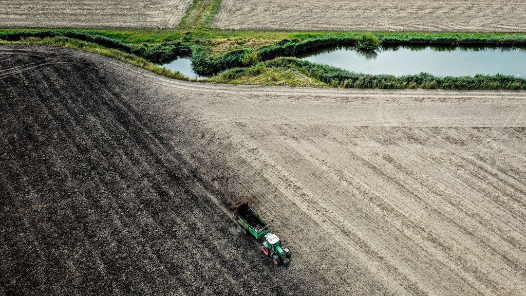 Foto: Tweede Kamer: mestplan Wiersma moet van tafel, slecht voor waterkwaliteit