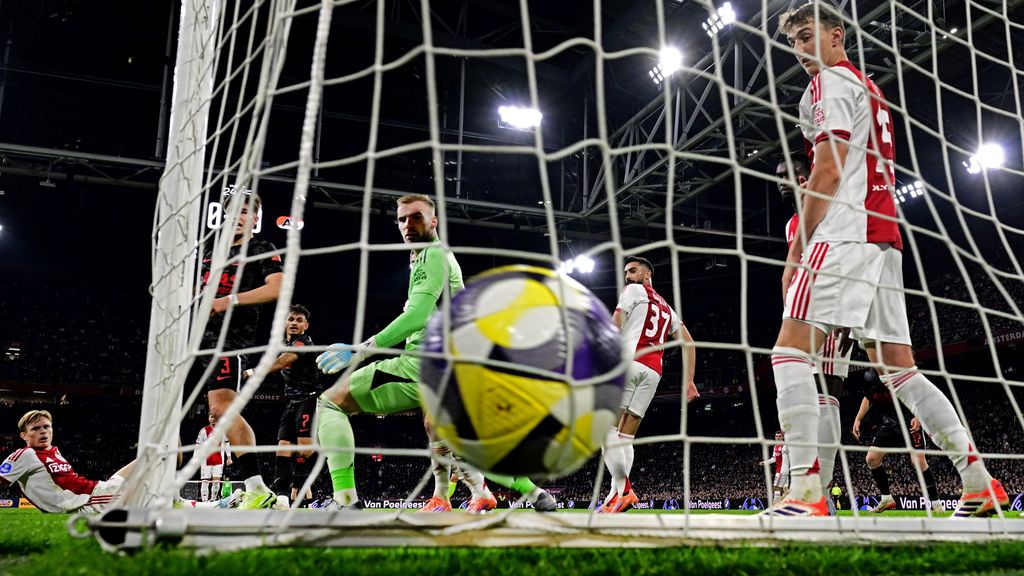 Nog nooit kreeg de top drie zo veel tegengoals: waar komen al die doelpunten vandaan?