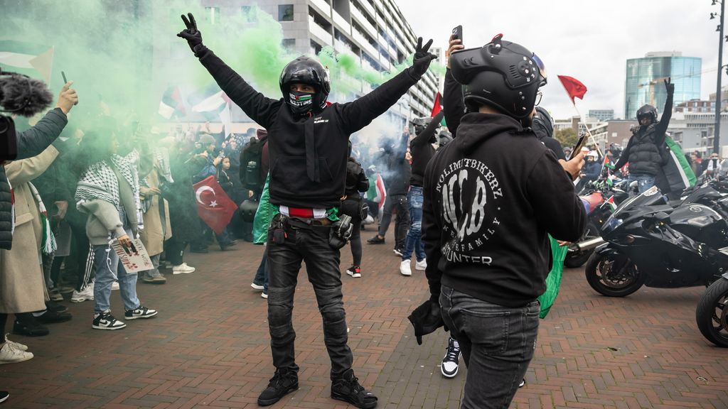 Foto: Kabinet komt met verbod op gezichtsbedekkende kleding bij demonstraties