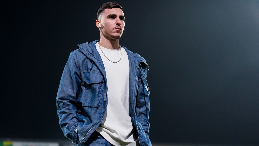 Steur weer in de basis bij Ajax, straks 'topper tegen NEC' • Rood voor Simons bij Spurs