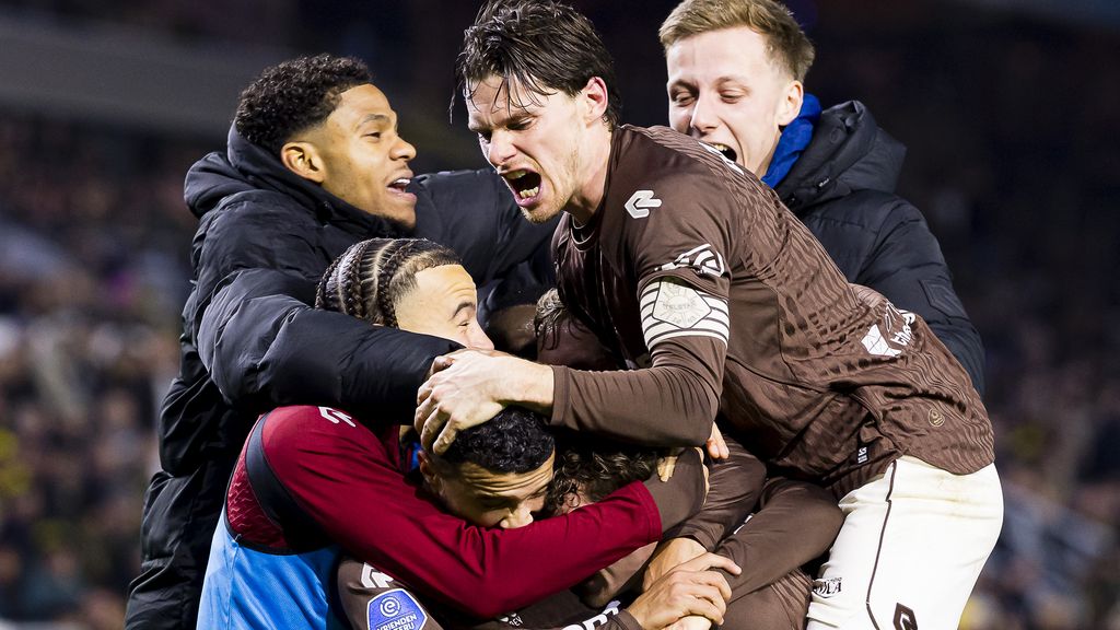 Hakbal brengt Telstar derde zege en duwt NAC naar laatste plaats