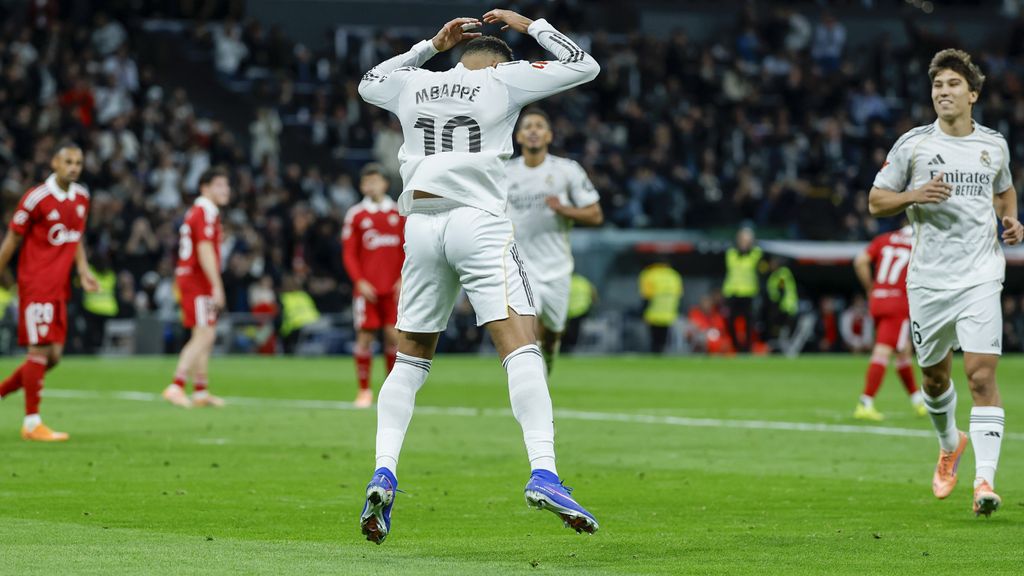 Mbappé evenaart clubrecord Ronaldo met 59 goals in één jaar voor Real Madrid
