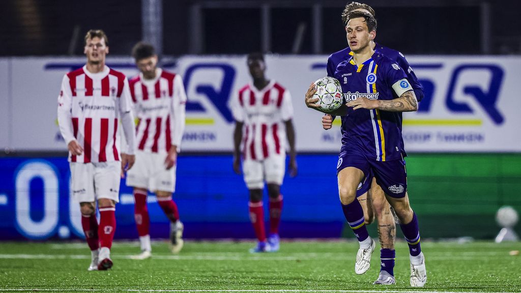 De Graafschap op tandvlees langs TOP Oss, zegereeks Almere City duurt voort