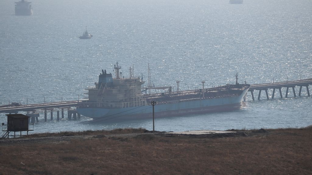 Foto: Russische schepen en haven geraakt bij Oekraïense droneaanval