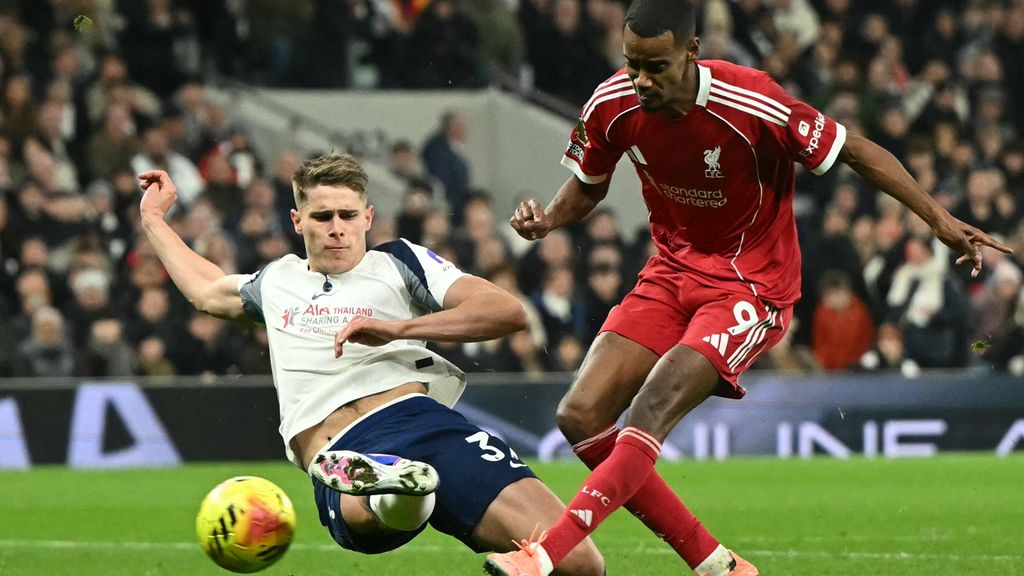 Van de Ven biedt excuses aan voor tackle op Isak: 'Heb hem berichtje gestuurd'