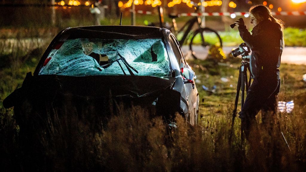 Foto: Toeschouwer overleden die gewond raakte bij lichtjestocht in Nunspeet
