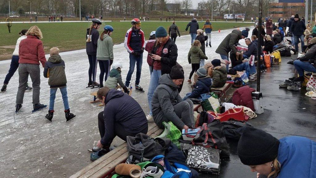 Foto: Schaatsers op natuurijs pakken hun kans op derde kerstdag