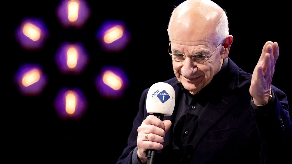 Foto: Frits Spits neemt afscheid van de radio: 'Dit was het, lieve luisteraars'