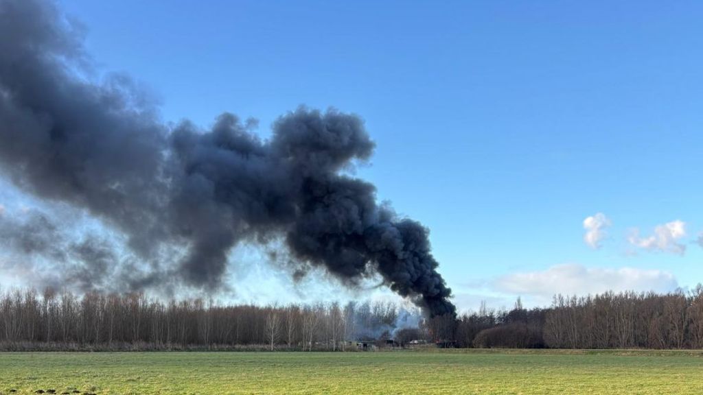 Veel zwarte rook door brand in Hellevoetsluis, paarden gered