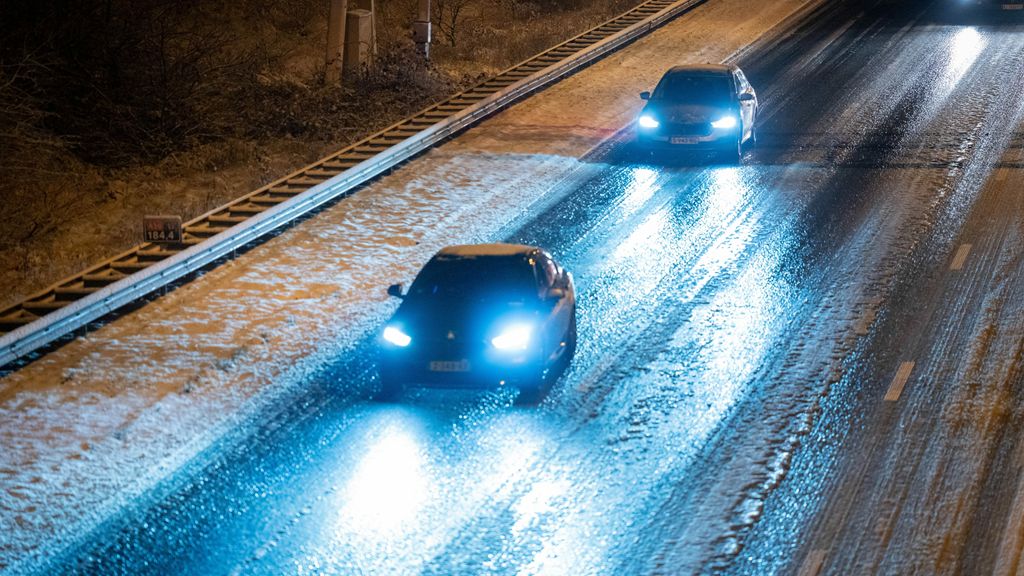 Foto: Waarschuwingen voor gladheid op de weg, sneeuw op komst