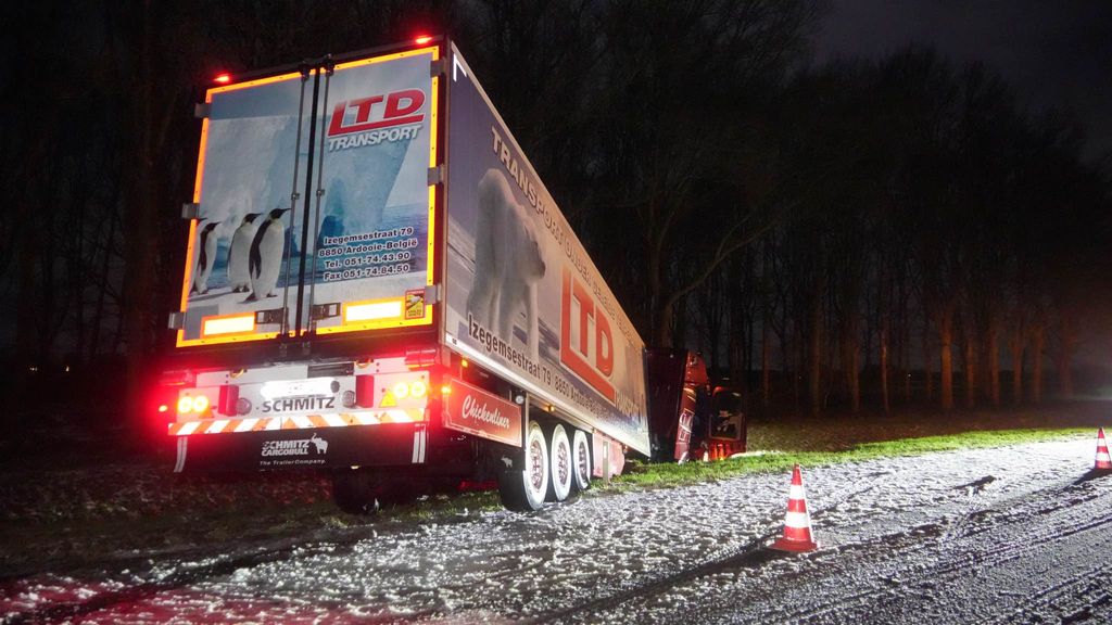Foto: Glijpartijen en ongelukken door gladheid, code oranje in Utrecht en Gelderland