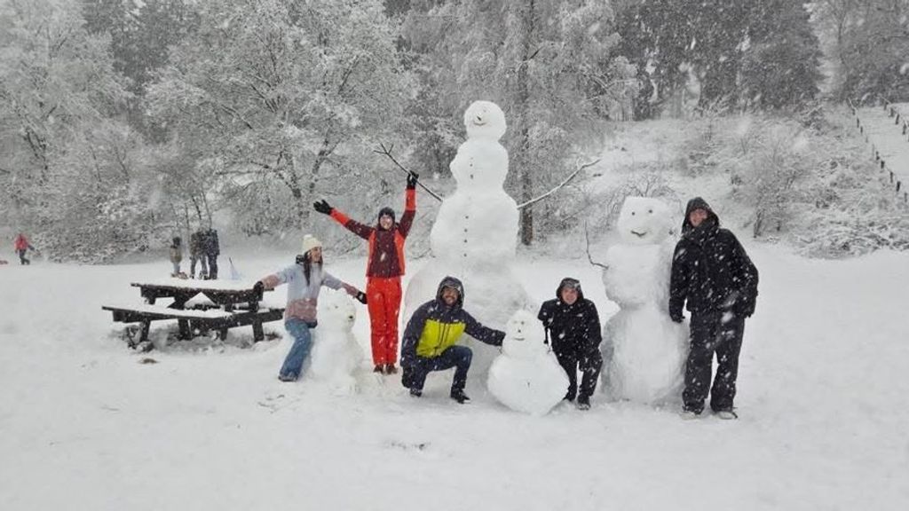 Foto: Sneeuwpret voor jong en oud, 'dat ik dit nog mag meemaken'