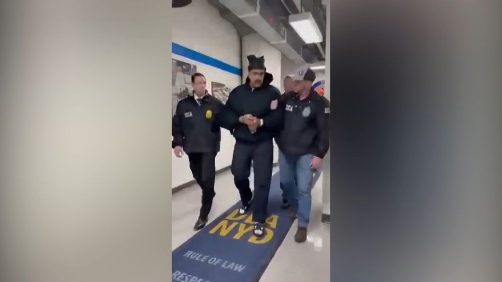 Foto: Venezolaanse president Maduro geland in New York en naar gevangenis overgebracht