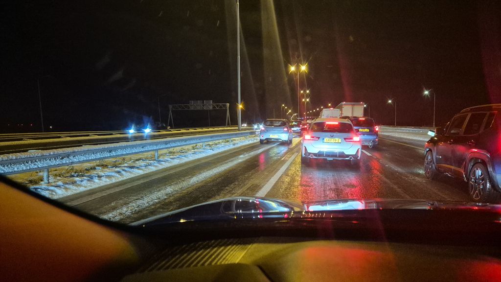 Code oranje grote delen van het land • Advies om in regio Utrecht niet de weg op te gaan