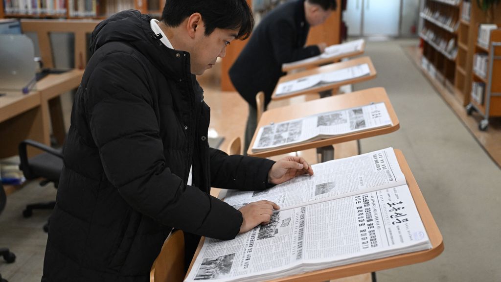 Foto: Zuid-Koreanen mogen voor het eerst Noord-Koreaanse krant lezen