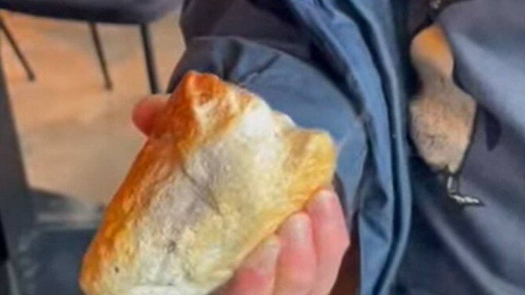 Foto: Kind neemt brandbaar fosfor mee naar paviljoen, steen vliegt in brand