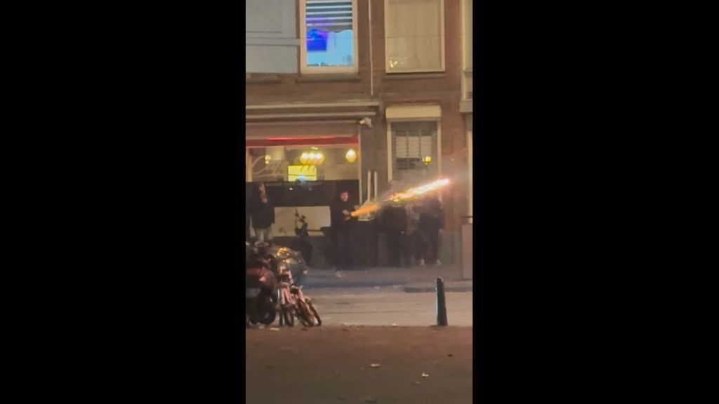 Foto: Dit is de 'vuurwerkmitrailleur' waar de politie over spreekt