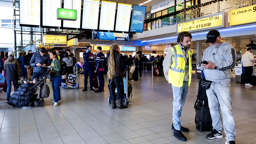 Schiphol verwacht morgen betere dag • In vier provincies nog code oranje