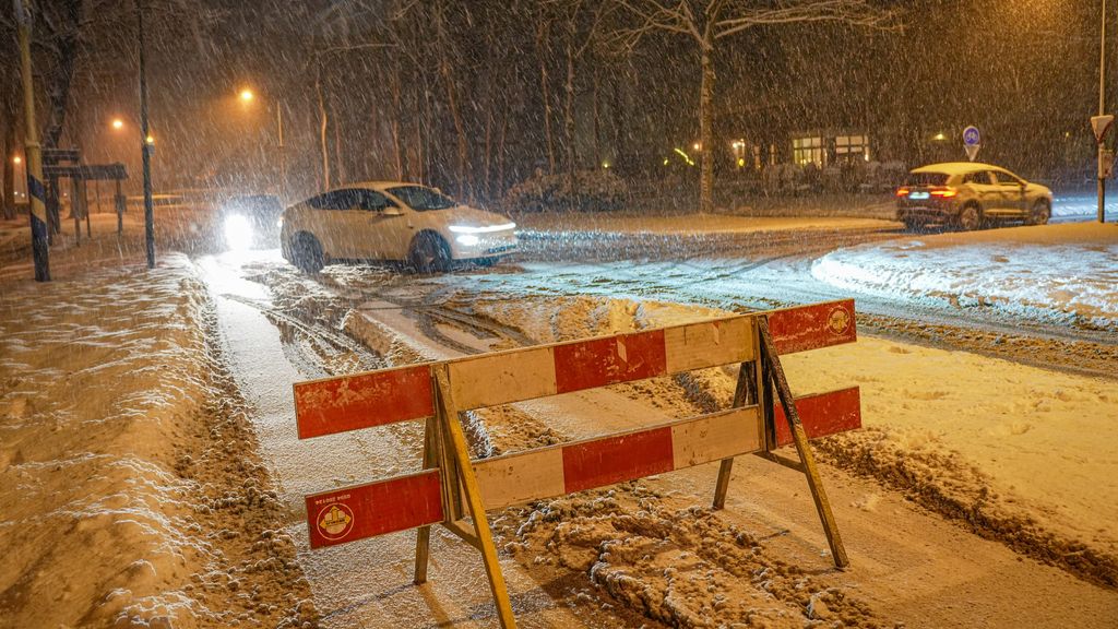 N-wegen Drenthe dicht vanwege sneeuw • Schiphol verwacht morgen betere dag
