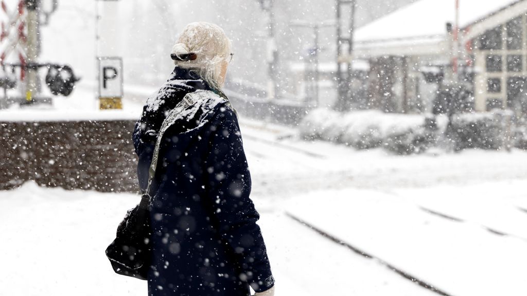 Opnieuw plaatselijk gladheid • Betere dag verwacht op Schiphol