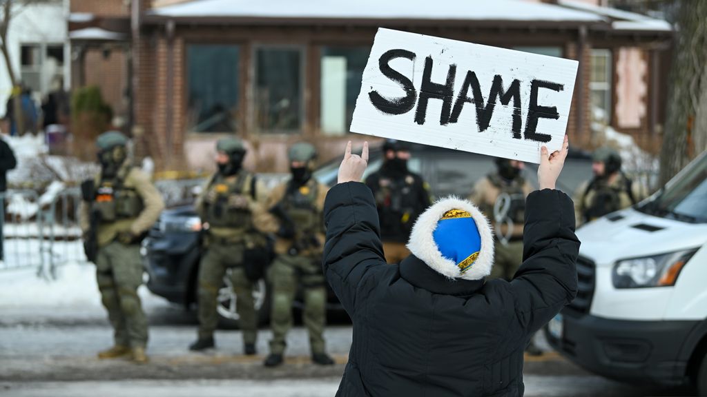Foto: Duizenden bij wake in VS voor vrouw die door ICE-agent werd doodgeschoten