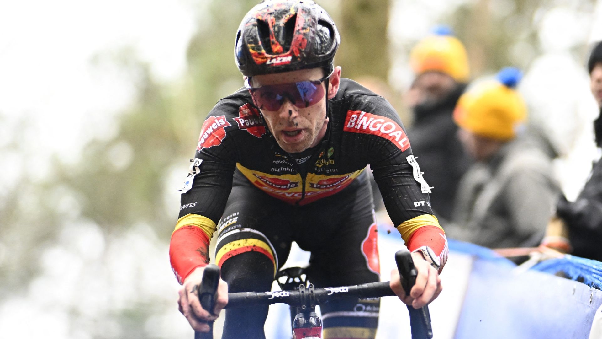 Veldrijder Iserbyt (28) moet per direct stoppen: 'Medisch onverantwoord'