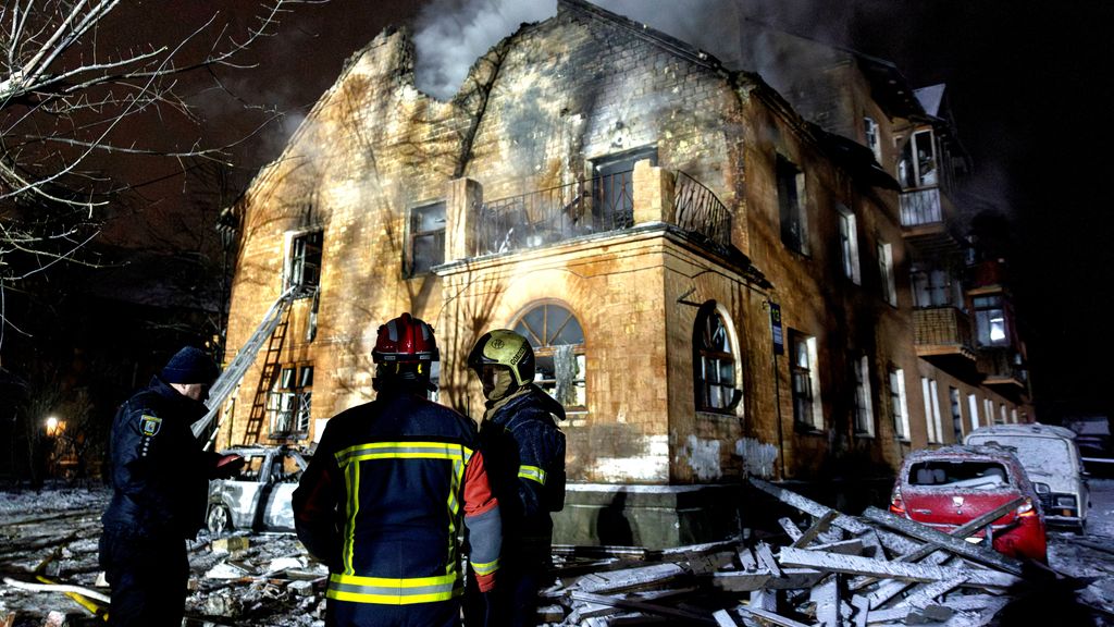 Foto: Doden bij aanvallen op Oekraïne, Rusland zegt hypersonische raket te hebben gebruikt