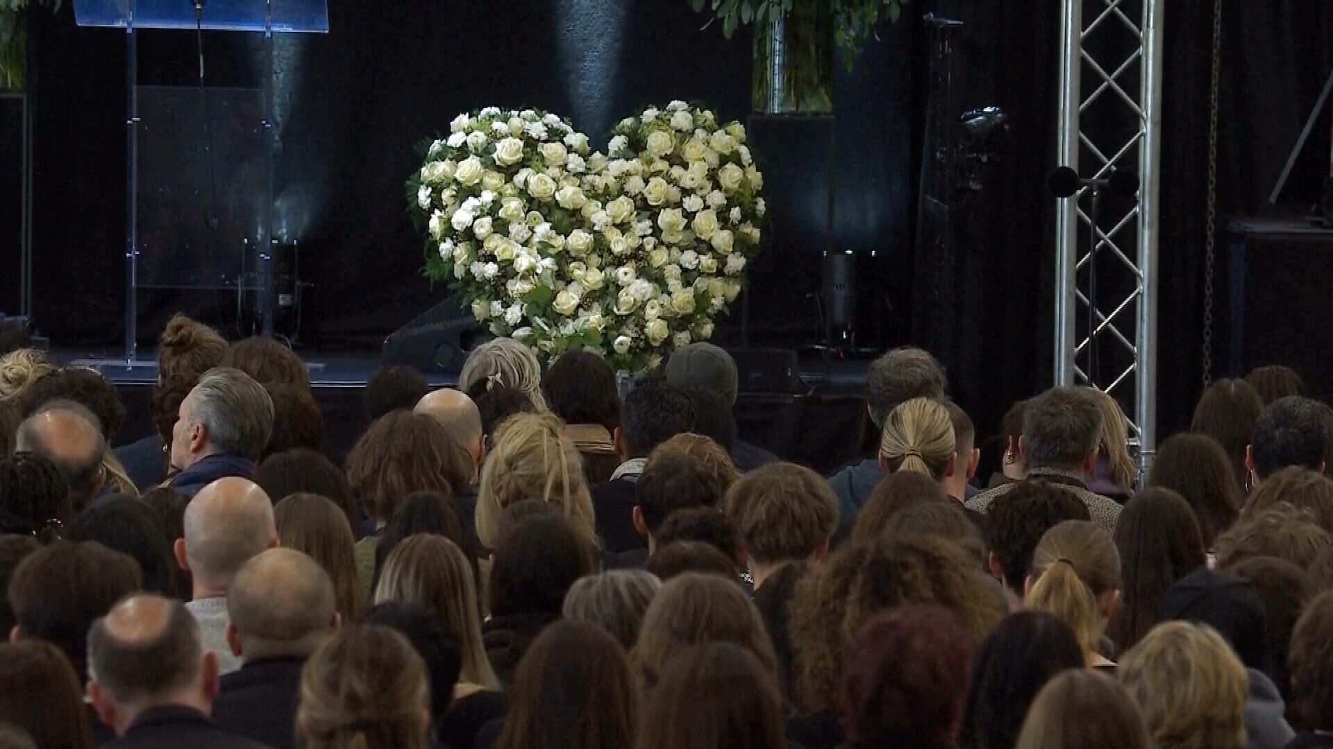 Zwitserland herdenkt slachtoffers cafébrand met minuut stilte