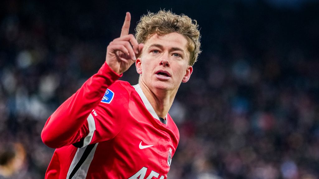 AZ vroeg op voorsprong dankzij Mijnans • KNVB: 'Eredivisieduels zaterdag gaan door'