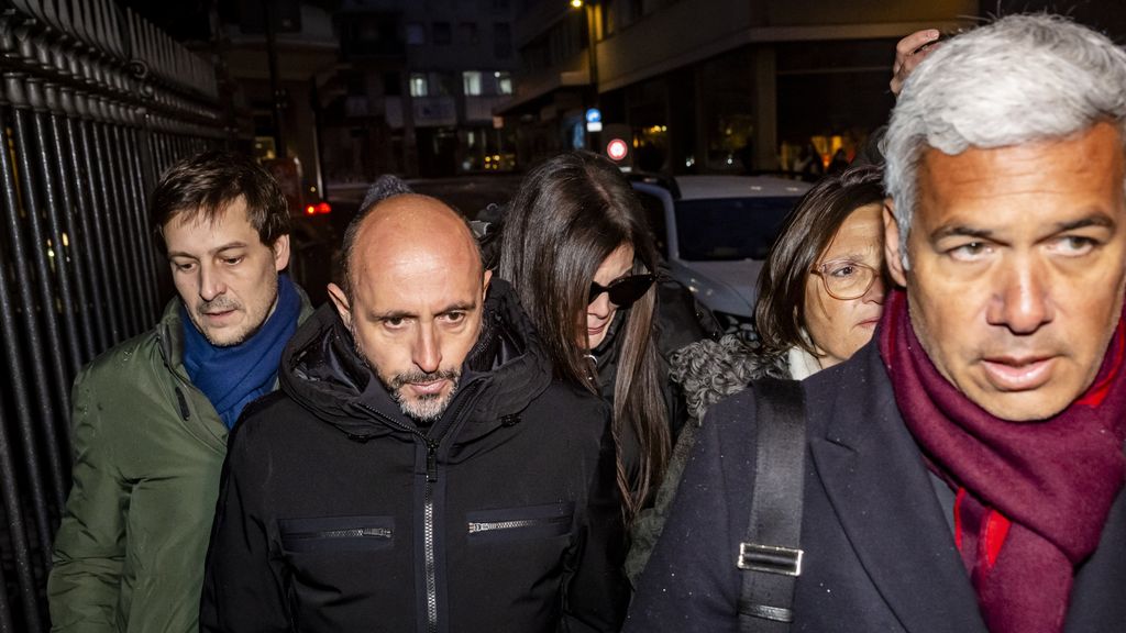 Foto: 'Personeelsdeur bar Crans-Montana zat op slot, eigenaar plaatste ontvlambare platen'