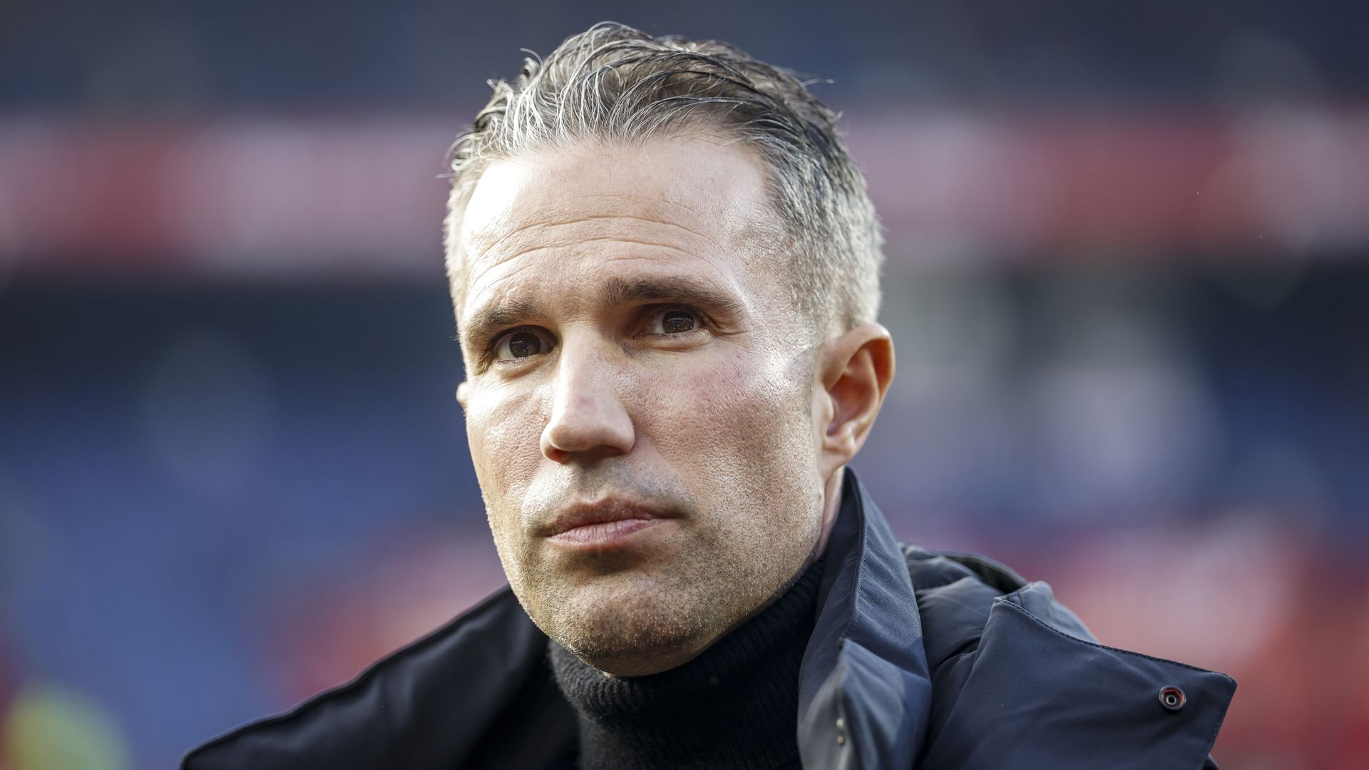 Geen twee duels op rij met dezelfde basis: Van Persie zoekt vastigheid bij Feyenoord