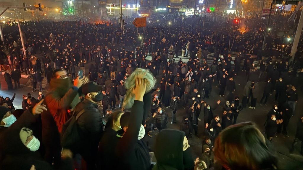 Foto: Nieuwe demonstraties Iran, 'Trump bijgepraat over militaire opties'