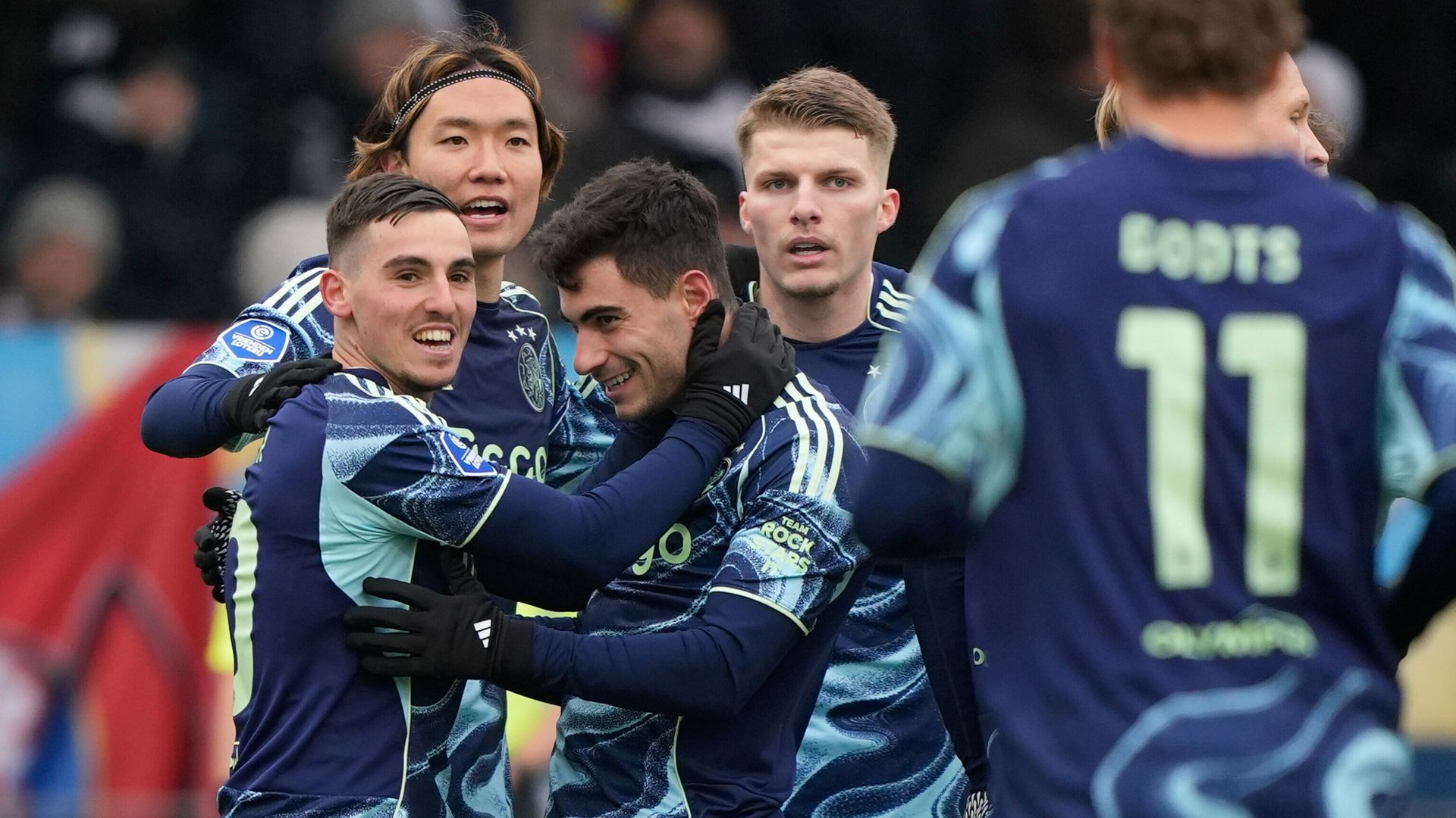 Ajax pakt volle buit tegen tiental Telstar, ondanks bibber-slotfase