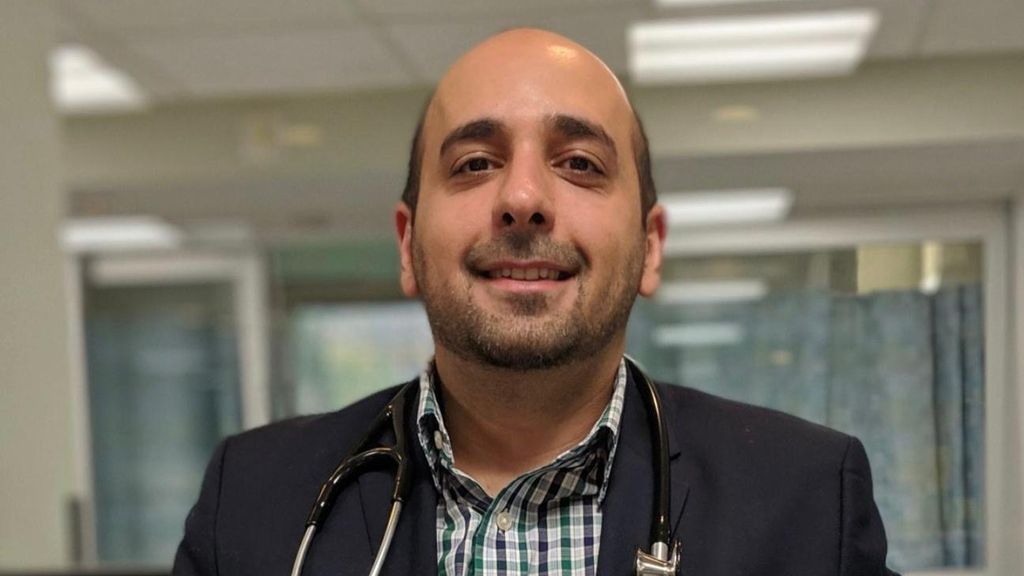 Foto: Iraanse arts helpt gewonde demonstranten op afstand: 'Ik krijg gruwelijke berichten'