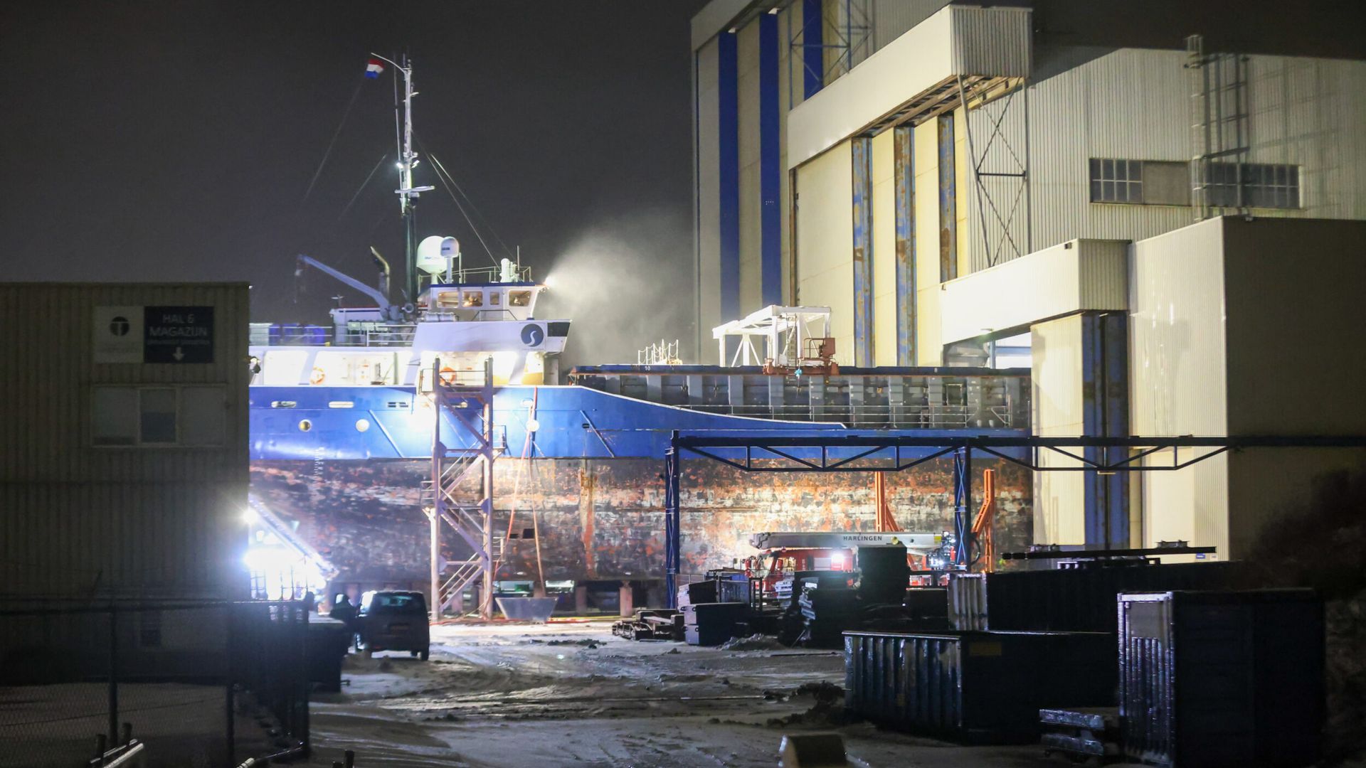 Zeer grote brand in scheepswerf Harlingen