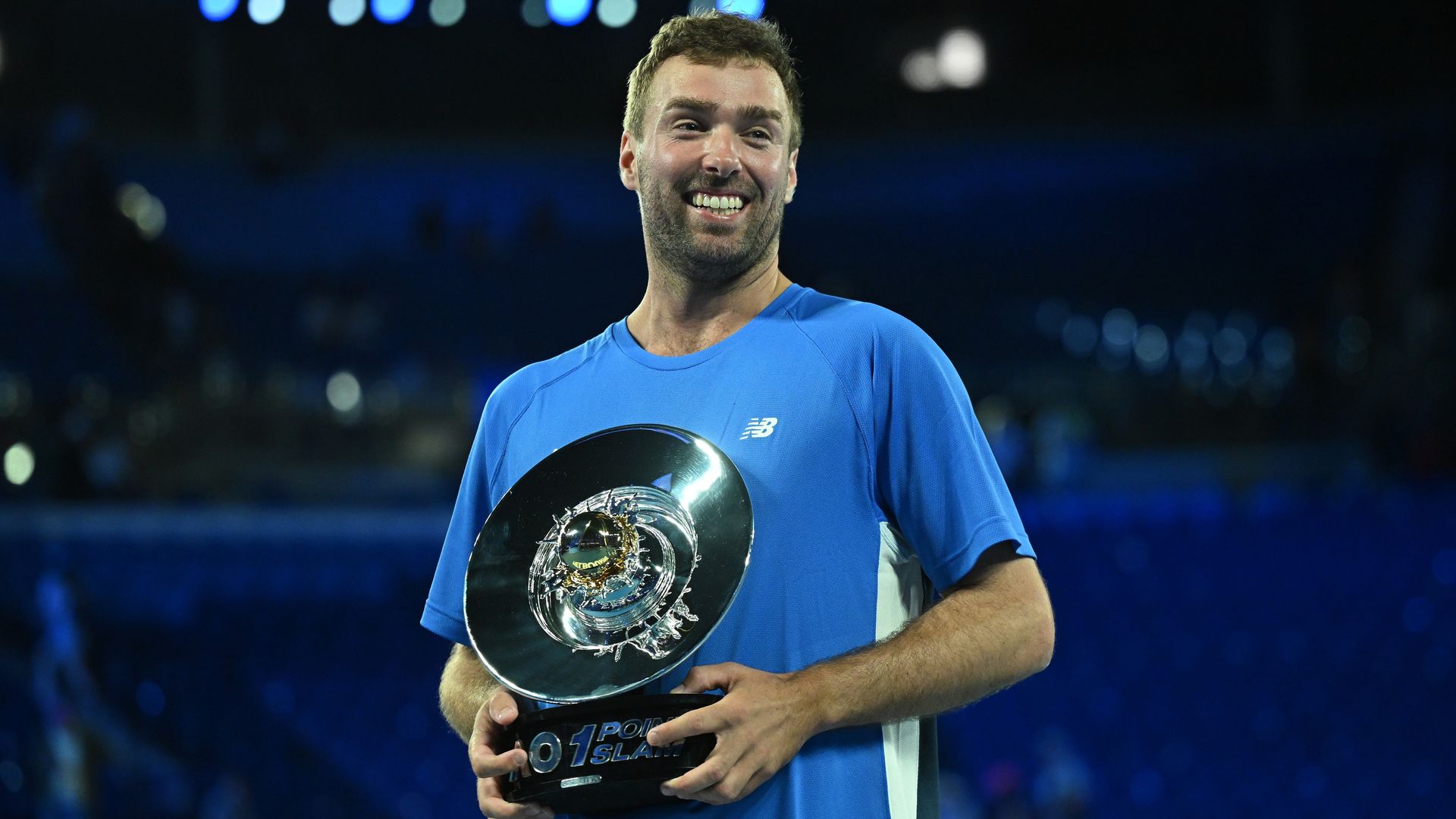 Amateurtennisser klopt Sinner en wint miljoen dollar in 'One Point Slam' 