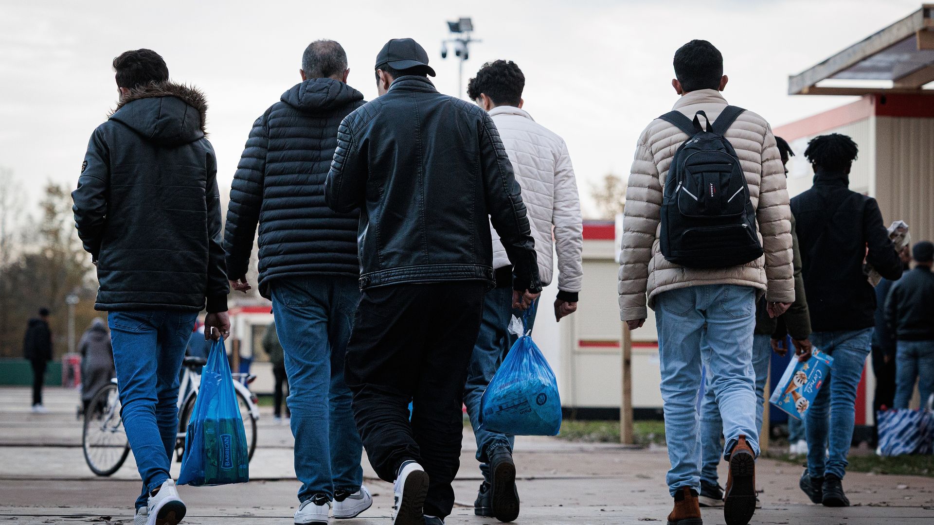 Asielzoekers die vermogen hebben door wachtgeld moeten meebetalen aan hun opvang