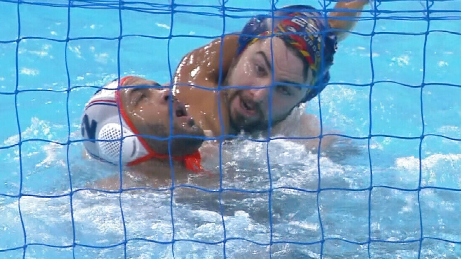 Nederland verliest van Spanje en treft Hongarije in volgende ronde op EK waterpolo 