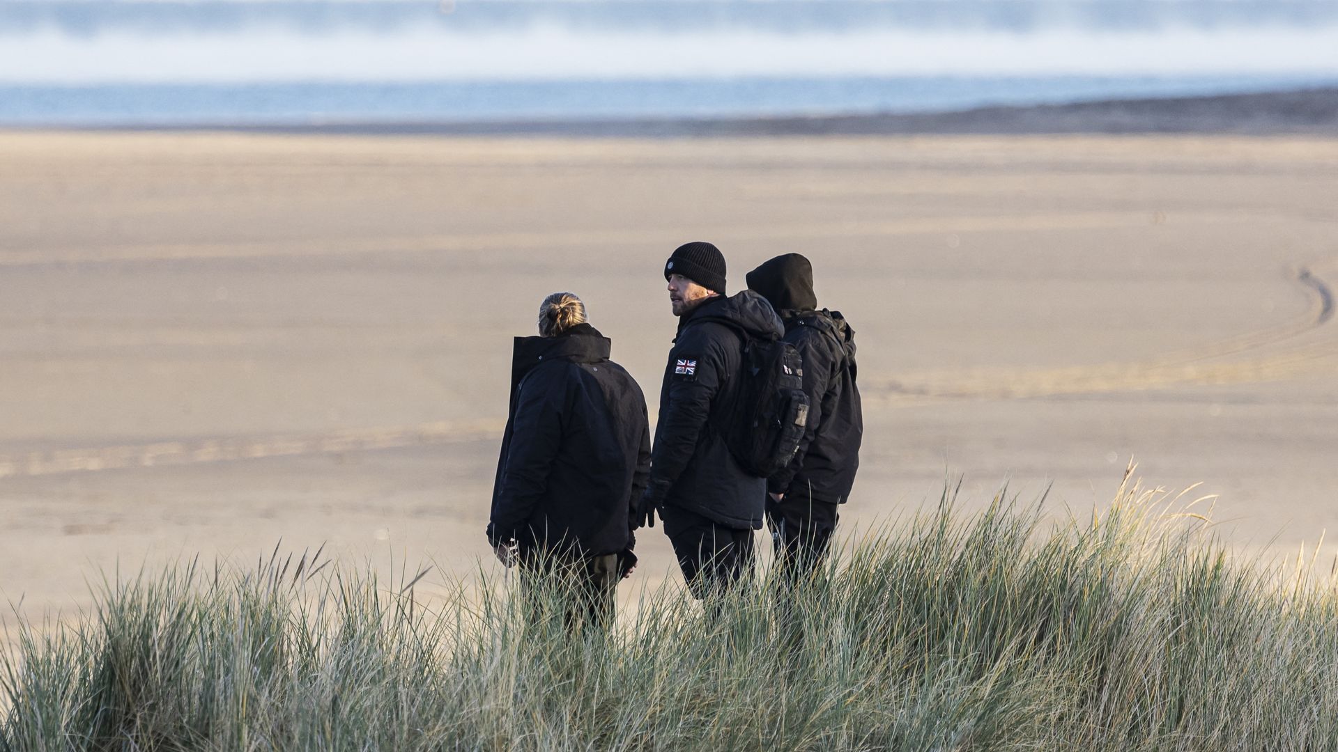 Frankrijk weert extreemrechtse Britse activisten die migranten wilden stoppen