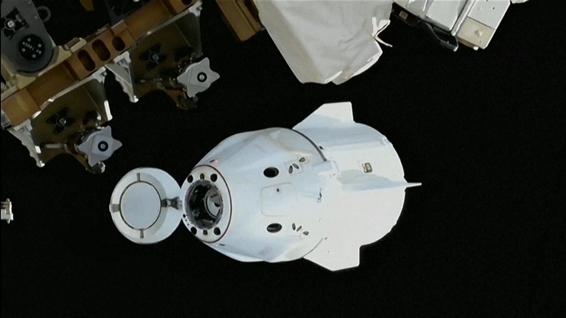 Bemanning ISS landt op aarde, kijk live mee