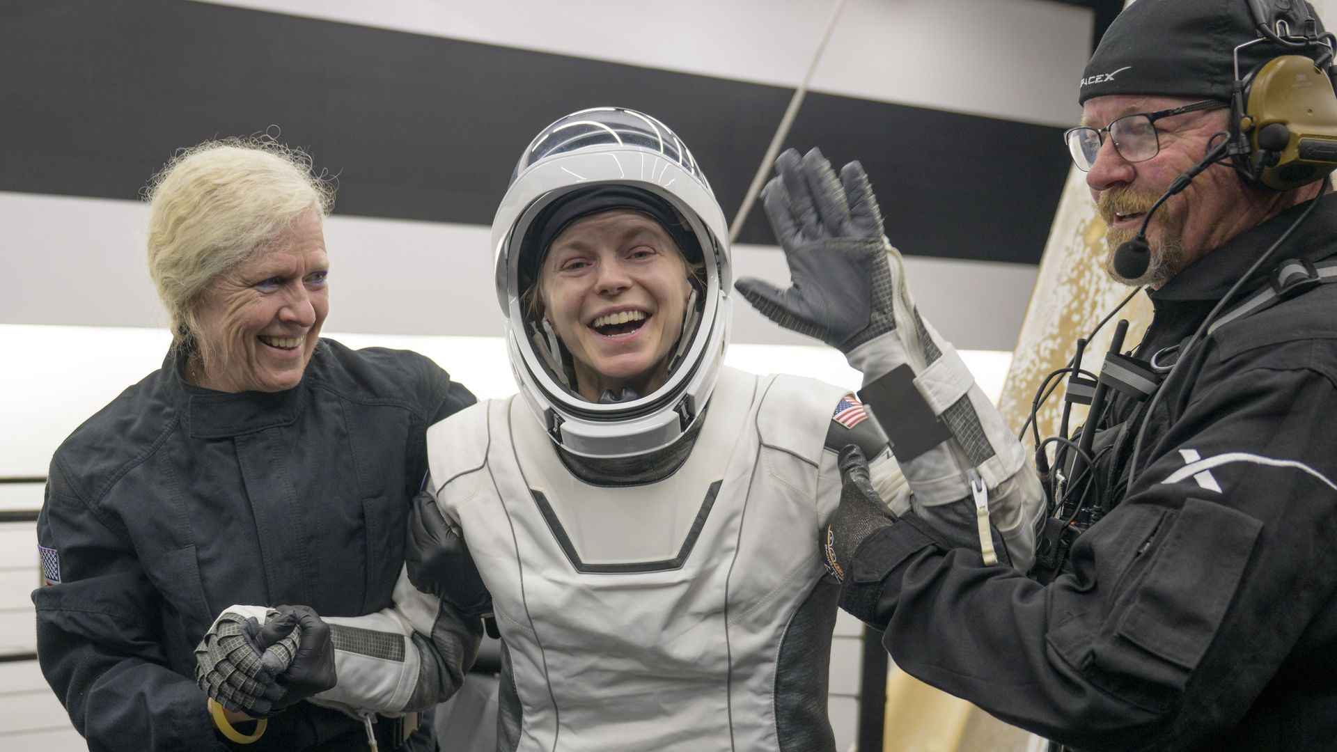 ISS-bemanning met zieke astronaut weer terug op aarde