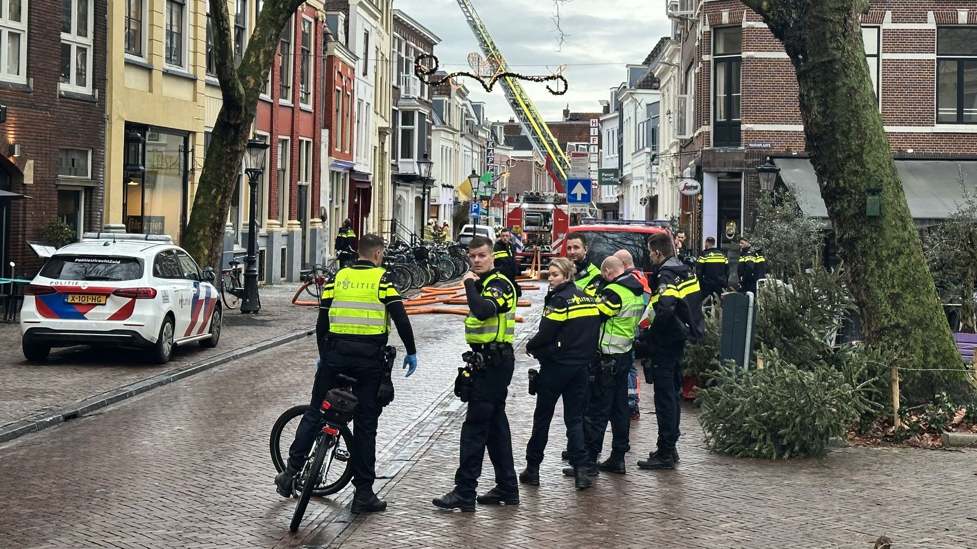 Extra journaal over grote brand in centrum Utrecht na explosie