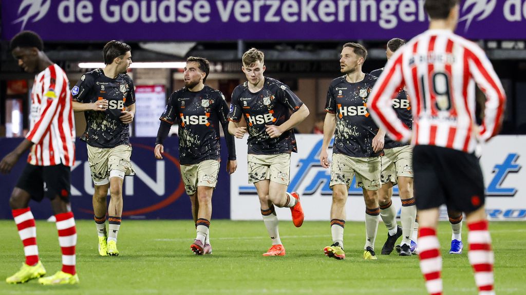 FC Volendam naar de kwartfinales • Mühren schiet zijn ploeg langs Sparta
