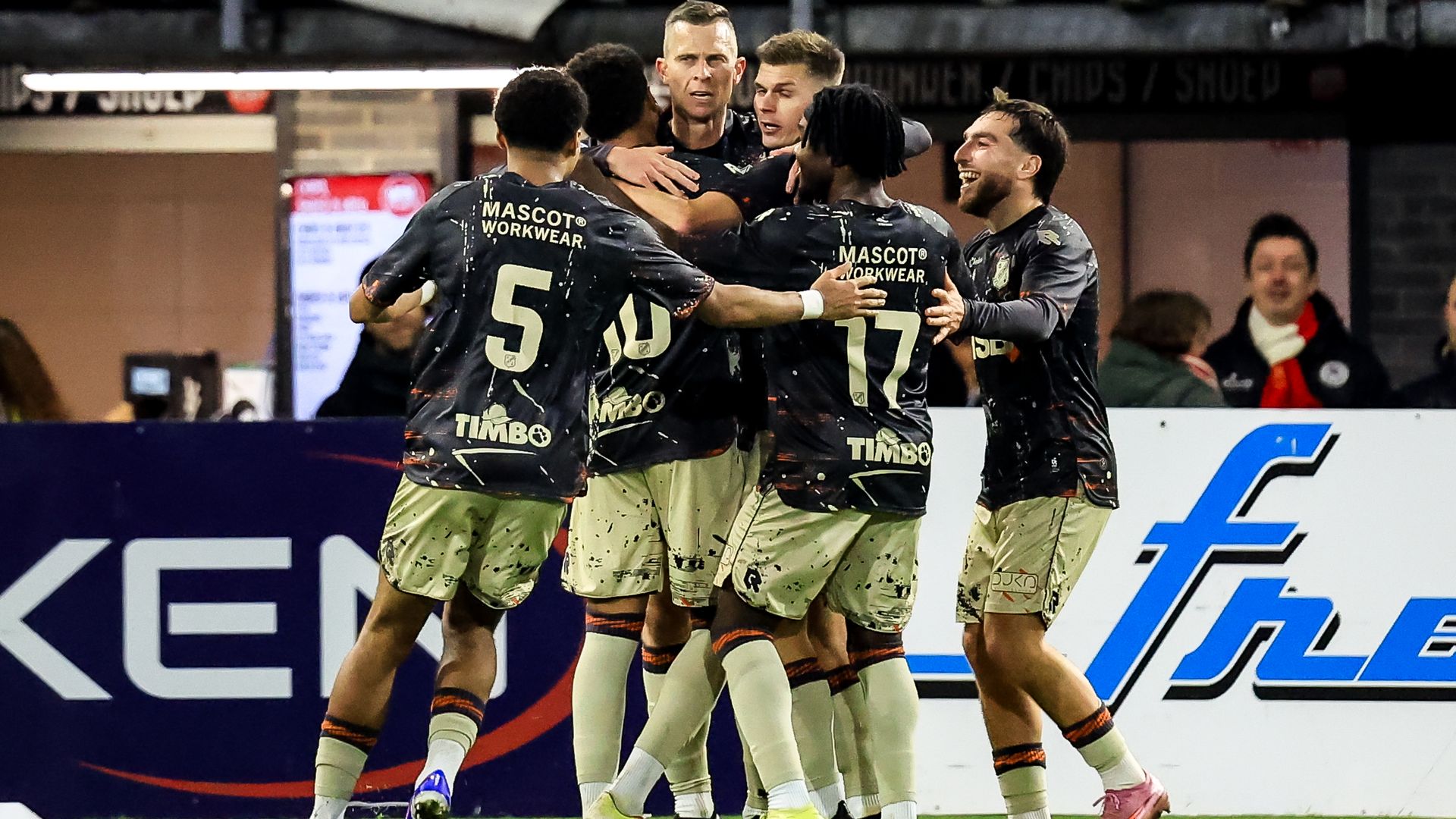 Volendam wipt Sparta uit beker door late goal Mühren, Heerenveen schakelt RKC uit