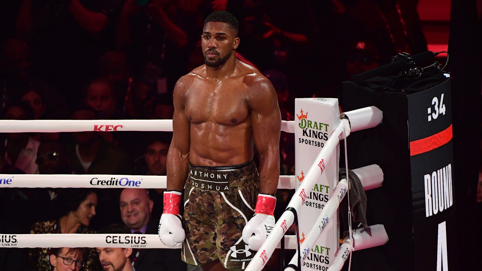 Bokser Joshua na auto-ongeluk weer aan het trainen: 'Voor mentale gezondheid'