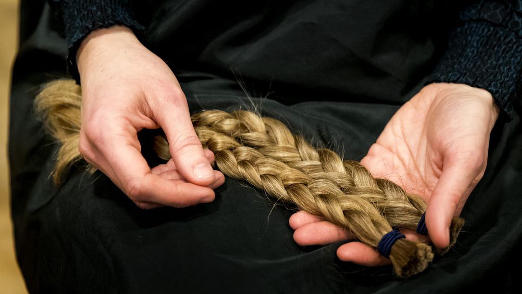 Foto: Dozen vol haar gedoneerd voor slachtoffers cafébrand Zwitserland