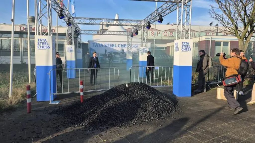 Extinction Rebellion blokkeert ingang Tata-schaaktoernooi, start uitgesteld